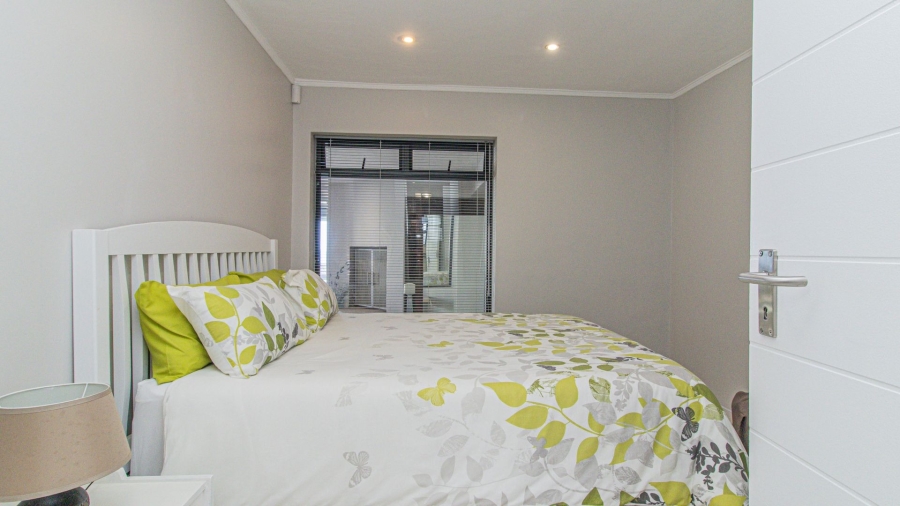 4 Bedroom Property for Sale in Perlemoenbaai Western Cape